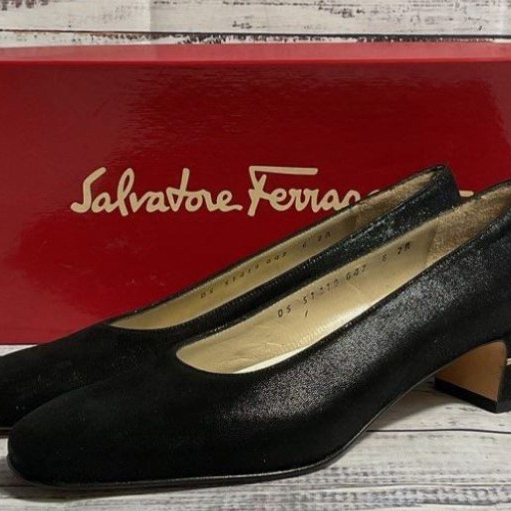 Brand New Salvatore Ferragamo Sz 6 Aa Cinzia Black Pebbled Suede Pump Heel 01584